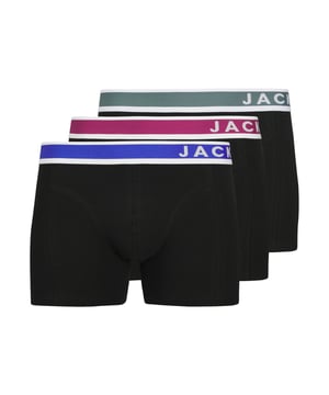 Ontdek de perfecte mix van comfort en stijl met deze Jack & Jones herenboxershorts in een praktisch pak van drie. De elastische tailleband met logo zorgt voor een goede pasvorm en een modern design. Dankzij de aansluitende pasvorm en het zachte jerseymateriaal geniet je de hele dag van een hoog draagcomfort. Jersey is een lichtgewicht, rekbare stof die aangenaam aanvoelt op de huid. Gemaakt van hoogwaardige materialen - voor mannen die waarde hechten aan kwaliteit en comfort.