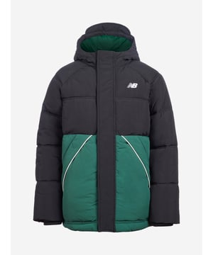New Balance depict American apparel into timeless sophisticated wear. This boys NB caviar puffer jacket amplifies the label's distinctive craftsmanship and innovative outlook. Perfect for the cooler months, kids can keep warm and cosy in this raglan design. 100 Recycled Crinkle Nylon