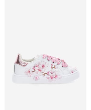 Monnalisa's dreamy Avant-Garde aesthetics are both charming and divine. These girls rosa fairy-tale trainers are woven in the finest high quality. They showcase beautiful floral print detail with a front lace-up fastening, flat rubber sole, and contrasting heel counter. Branded Insole Outer Calf Leather 100 Lining Fabric 100 Sole Rubber 100