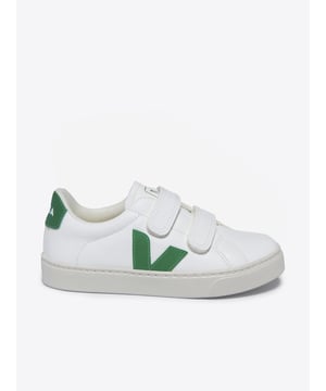 Presenting the Kids Esplar ChromeFree Leather Trainers in White, the ultimate chic addition to your child's wardrobe! Ideal for those aspiring to make a fashion statement with Activewear. Key attributes include Elegant Design The clean, elegant white look serves a timeless fashion appeal for every little trendsetter. Supreme Comfort Crafted from superior ChromeFree leather, these trainers promise unparalleled comfort for all-day play. Perfect for Unisex These trainers are stunningly gender-neutral! Elevate your child's activewear collection with the Kids Esplar ChromeFree Leather Trainers in White by Veja. Make a sustainable yet fancy choice for your child right away!