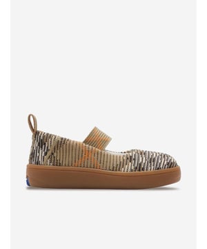 Burberry's exquisite construction and innovative outlook are embodied in these sand check trainers. Inner Layer Fabric Leather Outer Layer 100 Fabric Sole 100 Rubber