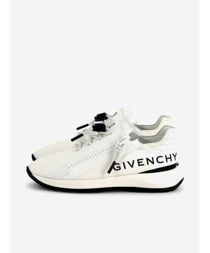 Givenchy's instinctive elegance and preference for demure abstracts are embodied in their unparalleled technology. These boys white spectre trainers are engineered in beautiful canvas and cow leather. Made with spellbinding Givenchy and 4G printing via a horse leather insole and outsole in TPU. Perfect for pairing with multiple outfits. Mini Me Mineral Tanning Textile Lining Top Lace Closure With 4G Cord Stopper Zip Closure On Exterior Sold in Gift Box 100 Textile