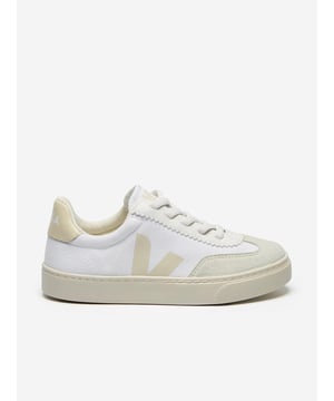 Introducing the Kids Canvas Small Volley Trainers in White, crafted by Veja, a perfect addition to your child's SS2025 wardrobe. These trainers blend impeccable style with unmatched comfort. Key features include Eco-Friendly Design Crafted with sustainable materials, ensuring a reduced environmental impact. Unisex Appeal Ideal for both boys and girls, these trainers deliver versatility in style. Durable Canvas High-quality canvas offers longevity and resilience in children's footwear. Classic Colour The pristine white finish provides a fresh and vibrant look to any outfit.Elevate your childs style quotient with Veja's Kids Canvas Small Volley Trainers. Perfect for any adventure!