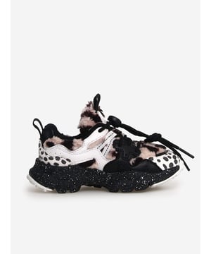 Flower Moutain incorporate natural elements into their vivid and durable designs. These Yamano black trainers embody the Japnese label's passion for nature landscapes. Crafted from eco-friendly materials, the uppers showcase a mix of colour and nuances that intersect in an interplay of weaves and inlays. The technical fabric lined interiors depict antibacterial cork insoles, while the ultralight rubber bottom have three shades and shaped exteriors. Rubber Insole Textile Internal Material Cork Exterior Material Eco-Leather-Textile