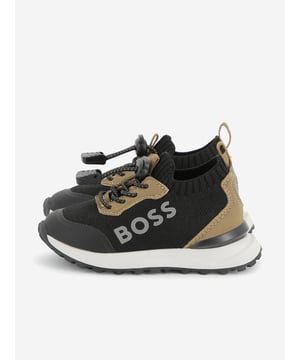 Introducing the sophisticated BOSS Boys Logo Sock Trainers in opulent brown. These trainers are a quintessential addition to any discerning young gentleman's wardrobe for SS2025. Each feature is meticulously designed to combine panache with practicality Designer Craftsmanship Expertly crafted by BOSS, ensuring unparalleled quality style. Unique Sock Design Offers a snug fit modern silhouette, setting your boy apart. Durable Comfortable Ideal for both spirited play and relaxed days. Iconic Logo Detailing Subtle yet impressive branding for an exclusive look.Elevate your boy's fashion ensemble with these exquisite trainers. A true blend of luxury and comfort for the style-conscious youth!