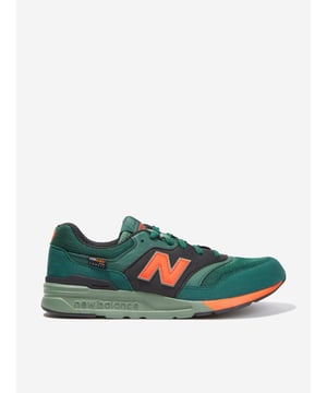 Introducing the Kids 997 Winterized Grade Trainers, a high-end unisex footwear by New Balance. Combining both style and functionality, this pair is an indispensable addition to your children's wardrobe. Here are its standout features High-End Design These trainers fuse aesthetics and durability, making them a coveted addition to your child's shoe collection. Supreme Comfort Fabricated using top-tier materials, these shoes promise optimal comfort for all-day wear and all kinds of play. Shoes to Envy Elevate your little one's style game with this chic footwear. Order now and let them step out in style with the Kids 997 Winterized Grade Trainers by New Balance!