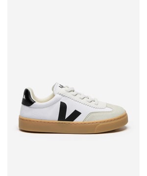 Introducing the exquisite Kids Canvas Small Volley Trainers by Veja in pristine white, a quintessential addition to any boy or girl's wardrobe for SS2025. Seamlessly combining elegance with comfort, these trainers are designed to keep pace with your childs energetic lifestyle. Key features include Eco-Friendly Canvas Crafted from sustainable materials for environmentally conscious elegance. Ergonomic Design Engineered for optimum comfort support during playful activities. Versatile Style Perfect for any occasion, from casual playdates to more formal gatherings. Durable Construction Built to last beyond the season, ensuring long-lasting wear.Elevate your child's footwear collection with these chic Volley Trainers. Order now for a stylish, sustainable choice!