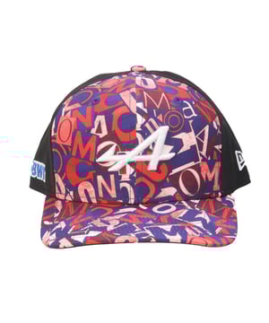 100% Polyester. Ontwerp: Geborduurd logo, Bedrukt. 8 rijen stiksels, knoop bovenaan, gebogen rand, geborduurde oogjes. Sluiting: Snapback. 100% Officieel Gelicentieerd.