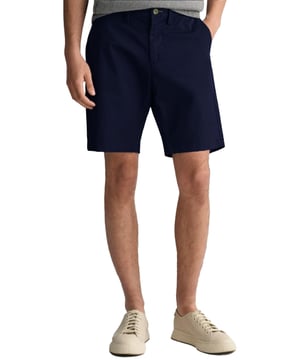 These everyday shorts are designed for comfort with a relaxed fit and a mid-rise waist. Ending just above the knee, they feature a front button closure, slanted front pockets, and double buttoned welt pockets at the back. Crafted from 100% cotton with a soft, peached finish, they’re finished with our signature GANT logo on the back right welt pocket.