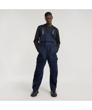 Adjustable shoulder straps. Zip fly, button side closure. Side seam pockets, flap pockets at the front and back pockets, snap buttons. Knee and back leg panels. Button closure. Mid waist. The GSRR Maxi Bib is designed in the G-Star RAW Research lab. This unisex style offers woven tape details with a looped effect. Also the double shoulder straps add character to this oversized overall. 58% Organic cotton, 42% Cotton. Italian denim with neps in the texture, creating small irregularities. 14 oz weight, 3x1 right hand twill. LOOSE