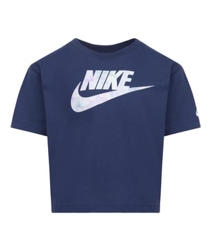 60% Katoen, 40% Polyester. Stof: Jersey, Gebreid, Zacht Aanrakend. Ontwerp: Logo, Gedrukt, Sci-Dye. Hals: Crew Neck. Mouwtype: Korte mouwen. Drop Shoulder. Pasvorm: Relaxed model. 5 Jaar: 22 in. 6 Jaar: 23 in. 6-7 jaar: 23,5 in.