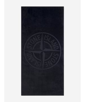 Introducing the Boys Logo Beach Towel in Navy from Stone Island Junior an essential addition to your young lad's beach wardrobe for SS2025. Ensuring both flair and functionality, discover its distinctive features Italian Craftsmanship Exquisitely made in Italy, promising exemplary durability and premium quality. Signature Logo Design Features the iconic Stone Island Junior logo in a vibrant blue palette, perfect for making a stylish splash. Luxurious Comfort Constructed from plush, top-tier fabric to provide sumptuous softness and optimal absorption.Elevate seaside adventures with this chic, nautical-inspired beach towel. Secure yours today!