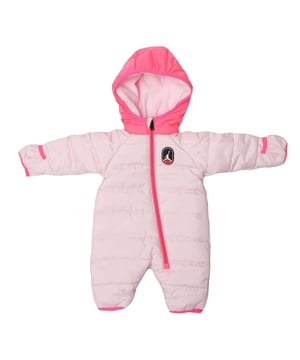 100% Polyester. Stof: Schuim. Ontwerp: Asymmetrisch, Binnendruk, Logo. Halslijn: Kap, staande kraag. Mouwtype: Met lange mouwen. Bevestiging: Ritssluiting. 0-3 maanden: 16,5 in. 3 Maanden: 17,5 in. 6 maanden: 18 in.