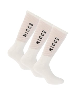 3er-Pack. 70% Baumwolle, 28% Polyester, 2% Elastan. Marke: Nicce. Design: Logo. Gewebetechnik: Feuchtigkeitskontrolle, Schnell trocknend. Supersoft. Verstärkte Ferse, Verstärkte Zehe, Frottee gepolstert.