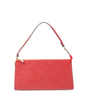 Louis Vuitton Accessoires Pochette Accessoires 24 Buidel in de Rood Kalfsleer in de Gouden Messing  hardware. Het product is in In Perfecte Staat (AA).
  Afmetingen: 24x13x2 cm 
  Inclusief accessoires: None
  
  BrandCo Paris vindt zeldzame artikelen in de beste staat voor ongelooflijke prijzen. Het is de moeite waard om geduldig te zijn! Koop met vertrouwen: alle artikelen van BrandCo Paris worden zorgvuldig geselecteerd en geverifieerd door ons team van experts.

  Alle artikelen worden geleverd met een certificaat van echtheid en verpakt door BrandCo Paris.

  Classificatietabel voor de conditie van het artikel:

  N (als nieuw)
  AA (perfecte staat)
  A (uitstekende staat)
  AB (zeer goede staat)
  B (goede/redelijke staat)