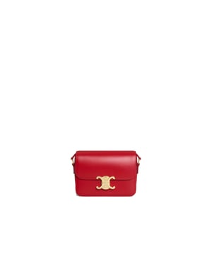 Material: 100 % Kalbsleder
Futter: Leder
Innentasche mit Reißverschluss
Verstellbarer Schultergurt
Breite: 7 cm
Innentasche
Höhe: 13 cm
Länge: 18 cm
Goldfarbener Triomphe-Logo-Verschluss
Hergestellt in Italien
Geschlecht: DAMEN
Produktcode: 188423BF4_27ED
Barcode: 9990002781105
Code: BAG NE 2 SD SS24 12251
Maße: Breite: 70 mm, Länge: 180 mm, Höhe: 130 mm