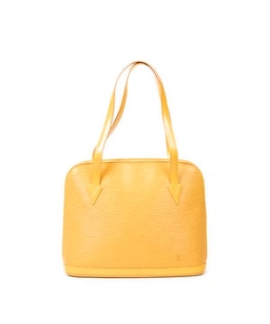 Louis Vuitton Tassen Lussac  Schoudertas in de Geel Kalfsleer in de Gouden Messing  hardware. Het product is in In Perfecte Staat (AA).
  Afmetingen: 38x30x10 cm 
  Inclusief accessoires: None
  
  BrandCo Paris vindt zeldzame artikelen in de beste staat voor ongelooflijke prijzen. Het is de moeite waard om geduldig te zijn! Koop met vertrouwen: alle artikelen van BrandCo Paris worden zorgvuldig geselecteerd en geverifieerd door ons team van experts.

  Alle artikelen worden geleverd met een certificaat van echtheid en verpakt door BrandCo Paris.

  Classificatietabel voor de conditie van het artikel:

  N (als nieuw)
  AA (perfecte staat)
  A (uitstekende staat)
  AB (zeer goede staat)
  B (goede/redelijke staat)