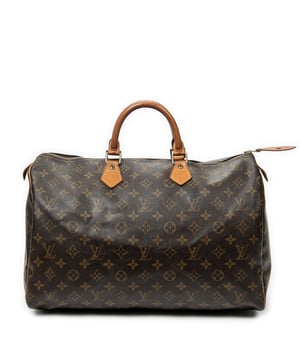 Louis Vuitton Taschen Speedy 4 Umhängetasche und Braun Beschichtete Leinwand und Goldenes Messing hardware. Das Produkt ist auf in sehr gutem Zustand (AB).
  Abmessungen: 40x24x19 cm 
  Zubehör inklusive: None
  Innenhinweise: Kleine Stiftspuren auf der Innentasche
Hinweise zu Riemen/Griff: Leicht abgenutzte Griffe
  BrandCo Paris hat seltene Artikel und die besten Konditionen zu unglaublichen Preisen vorgestellt. Geduld lohnt sich! Kaufen Sie mit Vertrauen: Alle Artikel von BrandCo Paris sind von unserem Expertenteam ausgewählt und authentisch.
  Alle Artikel enthalten ein Echtheitszertifikat und wurden von BrandCo Paris übernommen.
  Tabelle zur Klassifizierung des Artikelzustands
  N (wie neu)
  AA (perfekter Zustand)
  A (ausgezeichneter Zustand)
  AB (sehr guter Zustand)
  B (gut/mittelmäßig)