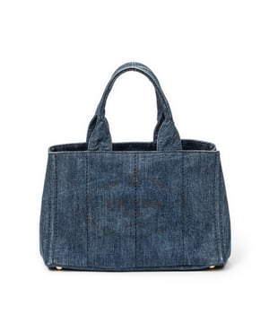 Prada Taschen Medium Canapa Tote  Umhängetasche und Blauer Denim Leinwand und Gold hardware. Das Produkt ist auf in ausgezeichnetem Zustand (A).
  Abmessungen: 34x23x22 cm 
  Zubehör inklusive: Dustbag; Card
  Hinweise zu Riemen/Griff: Verfärbt
  BrandCo Paris hat seltene Artikel und die besten Konditionen zu unglaublichen Preisen vorgestellt. Geduld lohnt sich! Kaufen Sie mit Vertrauen: Alle Artikel von BrandCo Paris sind von unserem Expertenteam ausgewählt und authentisch.
  Alle Artikel enthalten ein Echtheitszertifikat und wurden von BrandCo Paris übernommen.
  Tabelle zur Klassifizierung des Artikelzustands
  N (wie neu)
  AA (perfekter Zustand)
  A (ausgezeichneter Zustand)
  AB (sehr guter Zustand)
  B (gut/mittelmäßig)