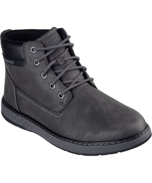 Genießen Sie klassischen Komfort mit Skechers Relaxed Fit: Garlan - Deno. Mit einem wasserdichten Schnürobermaterial aus veganem Leder, einer mit Holzkohle angereicherten Skechers Air-Cooled Memory Foam Einlegesohle und Goga Mat Fußgewölbe-Dämpfung für zusätzlichen Halt.