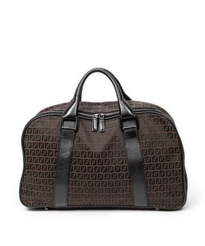 Fendi Taschen Soft Weekender  Reisetasche und Schwarz/Dunkelbraun Leinwand und Silber hardware. Das Produkt ist auf in sehr gutem Zustand (AB).
  Abmessungen: 50x30x14 cm 
  Zubehör inklusive: Cadenas; Key in Clochette
  Äußere Hinweise: Leichte Schrammen an der Außenkarosserie, Leicht abgenutzter Reißverschlussschieber
Innenhinweise: Leichte Schmutzflecken
Hinweise zu Riemen/Griff: Leicht abgenutzt
  BrandCo Paris hat seltene Artikel und die besten Konditionen zu unglaublichen Preisen vorgestellt. Geduld lohnt sich! Kaufen Sie mit Vertrauen: Alle Artikel von BrandCo Paris sind von unserem Expertenteam ausgewählt und authentisch.
  Alle Artikel enthalten ein Echtheitszertifikat und wurden von BrandCo Paris übernommen.
  Tabelle zur Klassifizierung des Artikelzustands
  N (wie neu)
  AA (perfekter Zustand)
  A (ausgezeichneter Zustand)
  AB (sehr guter Zustand)
  B (gut/mittelmäßig)