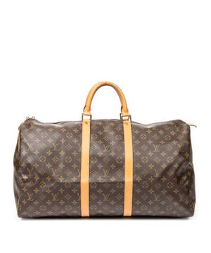 Louis Vuitton Bolsos Keepall 55 Bolsa de viaje en Marrón Lona recubierta y Latón dorado hardware. El producto esta en Muy Buenas Condiciones (AB).
  Dimensiones: 55x28x25 cm 
  Accesorios incluidos: None
  Notas de Exterior: Marcas de agua ligeras en vachetta
Notas de la correa/asa: Asas ligeramente desgastadas
  BrandCo Paris encuentra artículos raros y en las mejores condiciones a precios increíbles. ¡Vale la pena tener paciencia! Compra con confianza: todos los artículos de BrandCo Paris son seleccionados y autenticados cuidadosamente por nuestro equipo de expertos.
  Todos los artículos vienen con un certificado de autenticidad y un embalaje entregado por BrandCo Paris.
  Tabla de clasificación de la condición del artículo
  N (como nuevo)
  AA (perfecto estado)
  A (excelente estado)
  AB (muy buen estado)
  B (bueno/regular)