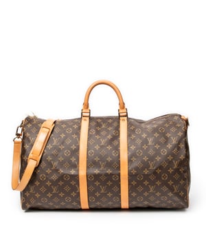 Louis Vuitton Taschen Keepall Bandouliere 55 Reisetasche und Braun Beschichtete Leinwand und Goldenes Messing hardware. Das Produkt ist auf in sehr gutem Zustand (AB).
  Abmessungen: 55x28x25 cm 
  Zubehör inklusive: Strap
  Äußere Hinweise: Kleine Risse an der Vachetta-Auskleidung
  BrandCo Paris hat seltene Artikel und die besten Konditionen zu unglaublichen Preisen vorgestellt. Geduld lohnt sich! Kaufen Sie mit Vertrauen: Alle Artikel von BrandCo Paris sind von unserem Expertenteam ausgewählt und authentisch.
  Alle Artikel enthalten ein Echtheitszertifikat und wurden von BrandCo Paris übernommen.
  Tabelle zur Klassifizierung des Artikelzustands
  N (wie neu)
  AA (perfekter Zustand)
  A (ausgezeichneter Zustand)
  AB (sehr guter Zustand)
  B (gut/mittelmäßig)