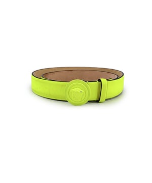 VINTAGE, RRP AS NEW
This beautiful item will come with a Certificate of ity. The certificate will be provided at no further cost.  Make a bold statement with this Versace belt in vibrant Fluo Yellow-a pop of color that brings unmistakable energy to any look. Crafted in smooth buffed calfskin, this standout accessory is the perfect blend of high fashion and playful edge.  At the center, the iconic Medusa logo buckle is finished in a matching neon yellow coating, creating a striking, monochromatic look. A post-stud fastening ensures a secure fit while maintaining sleek lines.  Made in Italy and sized 90/36, this belt is ideal for adding a splash of luxury to your spring and summer wardrobe-whether paired with crisp denim, trousers, or cinched over a dress. A bold expression of Versace's fearless spirit. Condition Rating: B - VERY GOOD CONDITIONCondition Details: Gently used. Minimal darkness on leather due to normal use. Minimal loss of coating on Medusa buckle. Please check the photos carefully and ask if you need to know more details or if you have any doubts.  Box?: Measurments:  length: 900 mm strap length: 0 mm handle drop: 0 mm
