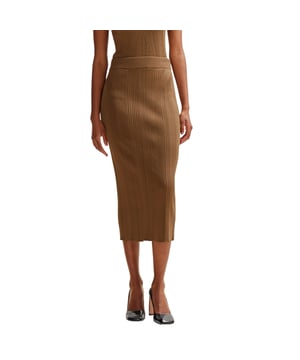 54% viscose, 25% polyamide, 21% lyocell. Stof: Gebreid. Ontwerp: Metallic Logo, Geribd. Stoftechnologie: Anti-Bacteriële. Geschikt voor: Slank. Waistline: Elastiek. Lengte: Midi. Bevestiging: Pull-On.