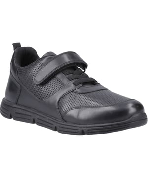 Mit einer flexiblen TPR-Sohle, einem Klettverschluss für einen sicheren Halt und einem Obermaterial aus hochwertigem Leder ist der Alfie die ideale Wahl für ganzjährigen Komfort und coole Schulmode.