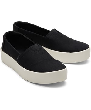 Onze slip-on Verona sneaker is een eenvoudig te stylen, makkelijk te dragen paar voor elke dag. Met ons comfortverhogende T-Flex systeem dat zorgt voor meer buigzaamheid en veerkracht bij elke stap. Bovendien heeft het een earthwise™ Heritage Canvas bovenkant en een vleugje extra hoogte.