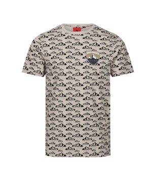100% Baumwolle. Gewebe: Trikot. Design: Rundum bedruckt, Berg, Aufschrift. Seitennähte. GSM (Gramm pro Quadratmeter): 160. Rundhalsausschnitt, gerippt. Kurzärmlig. Saum: Seitliche Schlitze. S: 93,98 cm. M: 100 cm. L: 105,5 cm. XL: 112 cm.
