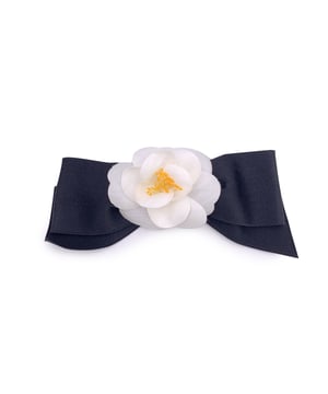 VINTAGE, RRP AS NEW
Lovely vintage Chanel brooch. White silk Camellia flower with black satin bow 'Chanel CC Made in France' oval tab on the back. Flower width: 3.5 inches - 8.9 cm. 3.5 inches - 8.9 cm. Bow width: 7.5 inches - 19 cm Condition Rating: A - EXCELLENTCondition Details: Gently used. Chanel box included. Please check the photos carefully and ask if you need to know more details or if you have any doubts.  Box?: ?: Yes Measurments:  width: 190 mm length: 89 mm strap length: 0 mm handle drop: 0 mm