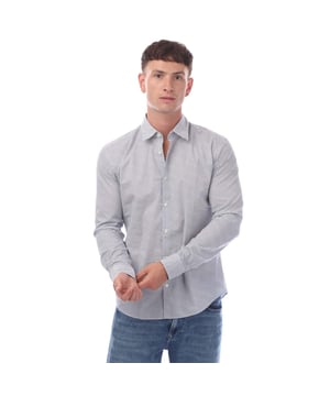 97% Baumwolle, 3% Elastan. Design: Rundum bedruckt, Gemustert. Bündchen: Knopfdetail. Button-Down-Kragen. Passform: Schmal. Saum: Geschwungener Saum. Kentkragen. Langärmlig.