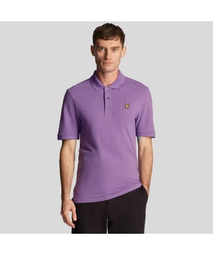 97% Baumwolle, 3% Elastan. Gewebetechnik: Stretch. Gewebe: Trikot. Design: Gesticktes Logo, Unifarben. Passform: Regulär. Geknöpft, Gerippter Kragen. Bündchen: gerippt. Kurzärmlig. XS: 87,63 cm. S: 93,98 cm. M: 99 cm. L: 105,5 cm. XL: 112 cm. XXL: 124,46 cm. 3XL: 134,5 cm. 4XL: 145 cm. 5XL: 155 cm.