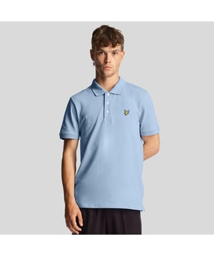 97% Baumwolle, 3% Elastan. Gewebetechnik: Stretch. Gewebe: Trikot. Design: Gesticktes Logo, Unifarben. Passform: Regulär. Geknöpft, Gerippter Kragen. Bündchen: gerippt. Kurzärmlig. XS: 87,63 cm. S: 93,98 cm. M: 99 cm. L: 105,5 cm. XL: 112 cm. XXL: 124,46 cm. 3XL: 134,5 cm. 4XL: 145 cm. 5XL: 155 cm.