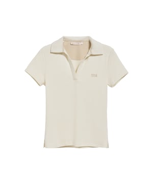 Das Damen-Poloshirt Pedraza aus Baumwolle zeichnet sich durch seine weiche, elegante Textur aus. Der Polokragen mit V-Ausschnitt sorgt für eine klassische Silhouette mit lässigem Charakter. Zwei Seitenschlitze sorgen für zusätzliche Bewegungsfreiheit. Ton-in-Ton-Detail an der Innenseite des Kragens. Das gummierte Polo Club Logo auf der Brust verleiht diesem Poloshirt einen besonderen Touch und macht es zu einer perfekten Wahl für jede Gelegenheit, von einem Freizeitausflug bis hin zu eleganteren Anlässen.