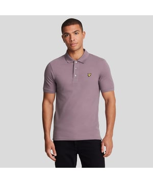 97% Baumwolle, 3% Elastan. Gewebetechnik: Stretch. Gewebe: Trikot. Design: Gesticktes Logo, Unifarben. Passform: Regulär. Geknöpft, Gerippter Kragen. Bündchen: gerippt. Kurzärmlig. XS: 87,63 cm. S: 93,98 cm. M: 99 cm. L: 105,5 cm. XL: 112 cm. XXL: 124,46 cm. 3XL: 134,5 cm. 4XL: 145 cm. 5XL: 155 cm.