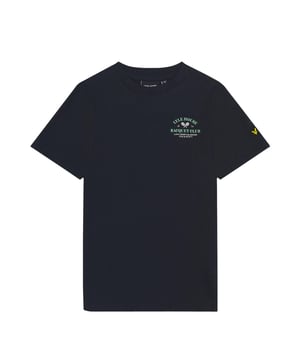 100% Katoen. Stof: Jersey. Ontwerp: Logo, Bedrukt, Tennisracket, Tekst. Halslijn: Crew Neck, Ribbed. Mouwtype: Korte mouwen. Zoom: Recht. 5-6 jaar: 23 in. 7-8 jaar: 25 in. 14-15 jaar: 34 in. 15-16 jaar: 36 in. 10-11 jaar: 28 in. 12-13 jaar: 30 in.