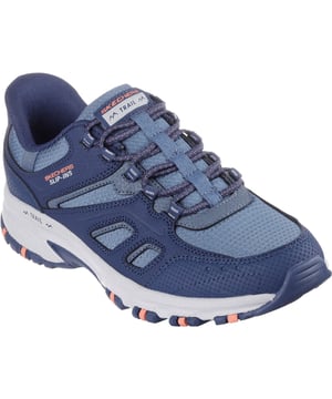 Baan je een weg in het gemak van instappen en gaan met de Skechers handsfree instapschoenen Hillcrest Kamalino. Samen met onze exclusieve hielkussen, heeft deze trail wandelschoen een echt suède bovenkant met een Skechers memory foam kussen voor comfortabele inlegzool.