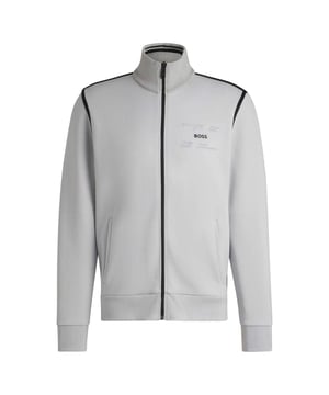 Stof: Rekken. Ontwerp: Contrast, Logo. Hem: Aangepast. Mouwtype: Met lange mouwen. Manchet: Ribbel. Halslijn: Ribbel, Staande Kraag. Getapete naden. Geschikt: Regelmatig. Zakken: 2 Zijzakken, Gewalkt. Bevestiging: Volledige ritssluiting. Voering: 100% polyester. Materiaal buitenkant: 73% Katoen, 21% Polyester, 6% Elastaan. M: 38 in. L: 40 in.