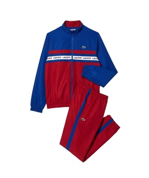 Baumwolle, Polyester. Gewebe: Trikot. Design: Logo, gestreift. Taille: mit Kordelzug, Elastisch, Mittlere Bundhöhe. Langärmlig. Stehkragen. Kapuzenmerkmale: Elastisch. Durchgehender Reißverschluss, Zum Überziehen. Mesh-Futter. Inhalt: 1 Hose, 1 Jacke. Passform: Regulär. Taschenart: Zwei Seitentaschen, Reißverschluss, Zwei Stecktaschen. Bündchen: Elastisch. XS: 86,36 cm.