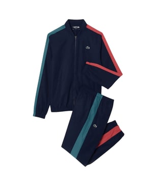 Gewebetechnik: Strapazierfähig, Leicht, Schnell trocknend. Recyceltes Polyester. Design: Blockfarben, Logo, Mit Streifendetail. Taille: Elastisch. Langärmlig. Stehkragen. Zum Überziehen. Inhalt: 1 Hose, 1 Jacke. Passform: Regulär. Bündchen: Elastisch. Saum: Elastisch. Futterstoff: Jersey, Netzmaterial. Nachhaltigkeit: Aus recyceltem Material. XS: 86,36 cm.