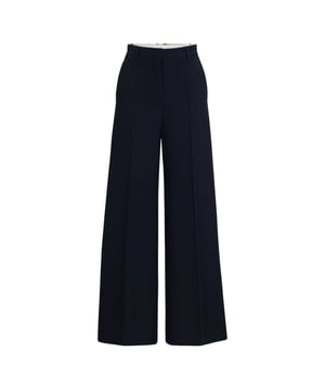 72% acetaat, 28% viscose. Ontwerp: Eenvoudig. Sluiting: haak en grendel, ritssluiting. Riemlussen, Wijde pijpen. Zakken: 2 achterzakken, 2 zijzakken, katoenen zak. Taillelijn: Hoge Stijging. Pasvorm: Relaxed model.