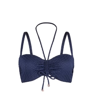 Rise & shine in deze geweldige serie! Deze serie trekt zeker de aandacht door de luxe structuur stof en gouden accessoire. De bikini is voorgevormd, heeft verstelbare schouderbandjes en is voorzien van een beugel. Hierdoor is deze bikini ook zeer geschikt voor de grotere maten.