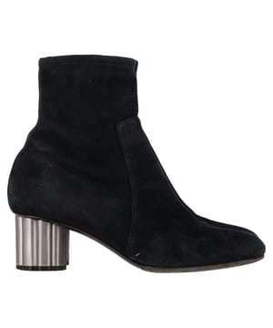 VINTAGE, RRP AS NEW
The Ferragamo Catania boots are a refined staple with a sculptural edge. Crafted from supple black suede, these stretch ankle boots mold gracefully to the foot for a sleek, modern silhouette. The standout feature is the 50mm signature gunmetal column heel—a subtle nod to Salvatore Ferragamo’s design legacy—offering just the right amount of lift for day-to-night wear. The pull-on design ensures a seamless fit and minimalist finish.


Ferragamo Catania Ankle Stretch Boots in Black Suede 
Condition: Very good
Signs of wear: Minor markings, Lightly used but very well maintained. Minor mark at soles & creasing, light scuffing at the soles and heels.
Packaging: None
Color: black
Material: Suede | suede
Size: UK | 8.5
Measurements: Heel height: 60; Insole length: 260
SKU: TONPUGBSH474222W