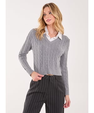 The preppy trend is here to stay! This Knitted Jumper with Shirt Detail is the perfect addition to your winter wardrobe, pair it with wide leg pinstripe trousers for office attire or with a leather mini skirt for a coffee date.