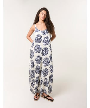 A oversized light easy wearing jumpsuit you will sure want to jump into throughout summer.     
