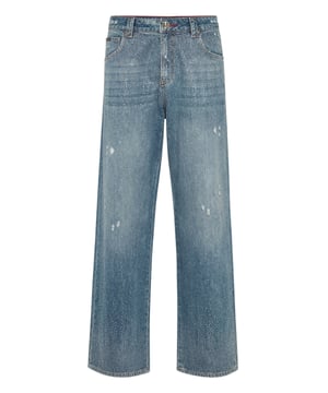 con cristales  Para su atuendo le recomendamos estos vaqueros de corte cómodo y muy fresco.                                                                Denim de desgaste   Aplicaciones de cristal con efecto degradé   Cierre con un solo botón metálico   Parche con logotipo cosido en la parte derecha   Ajuste: Beach Boy