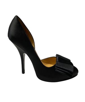 VINTAGE, RRP AS NEW
 Very pretty Lanvin pumps with leather interior, satin exterior, adorned with bows.
 120 mm heels 

Lanvin Bow Pumps 120 in Black Satin Leather
Color: black
Material: Satin
Condition: very good condition with moderate signs of wear on the soles
Size: 37
Sign of wear: Yes
SKU: 86017